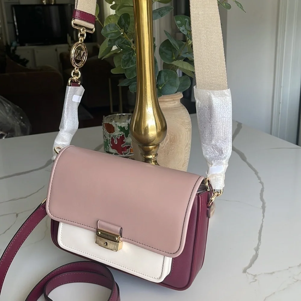 New with tags michael kors sloan Bradshaw Medium Messenger